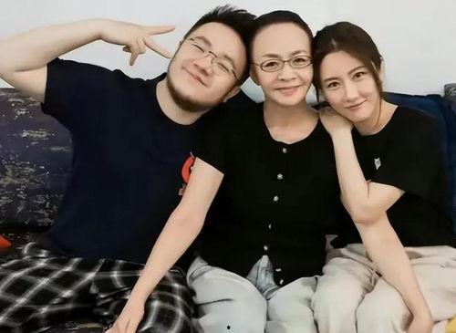 吃瓜娱乐八卦直播间爆料,娱乐圈幕后大事件，吃瓜群众齐围观！