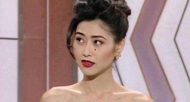 娱乐圈吃瓜喜剧女星是谁,揭秘“吃瓜喜剧女星”背后的故事